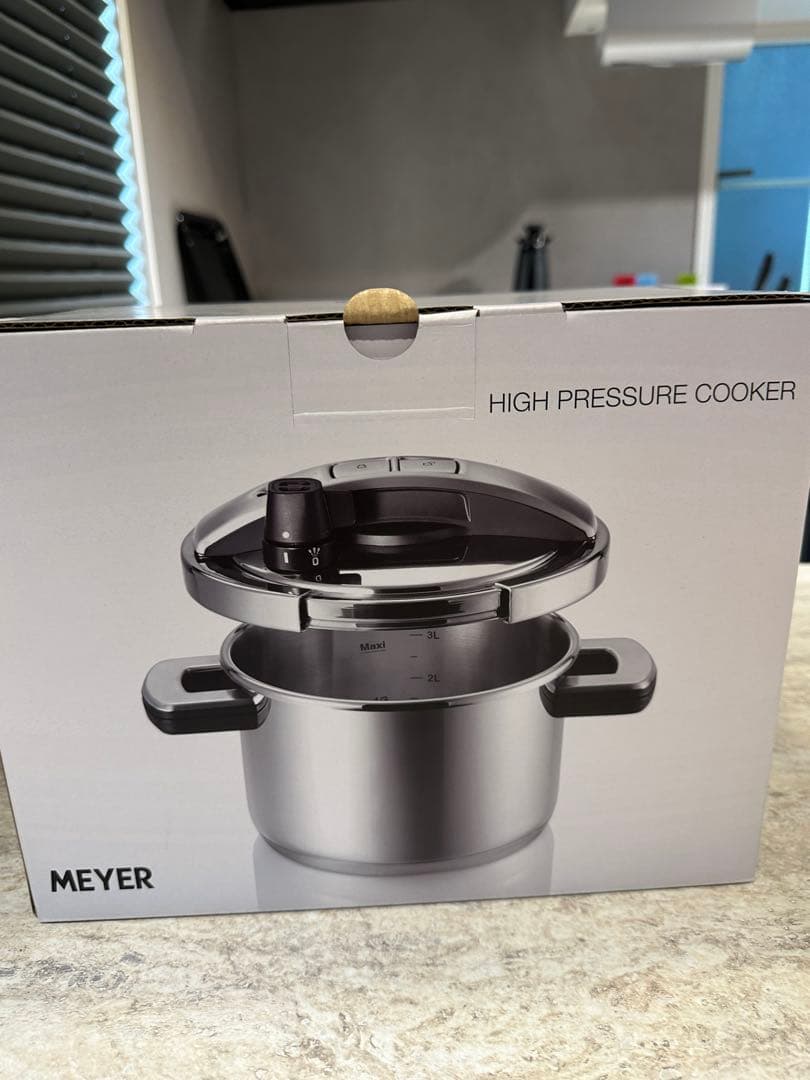 新品。未使用。MEYER 高圧鍋 20cm 4.0L