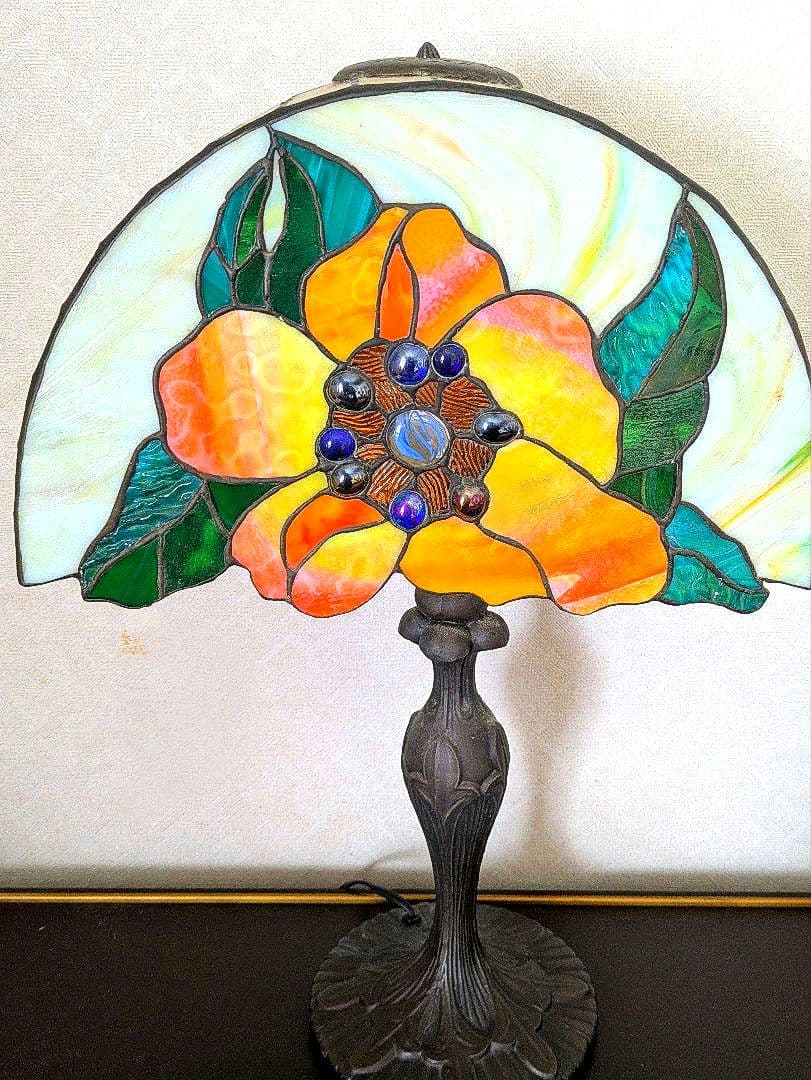色鮮やかな花モチーフのハンドメイドステンドグラスランプ
