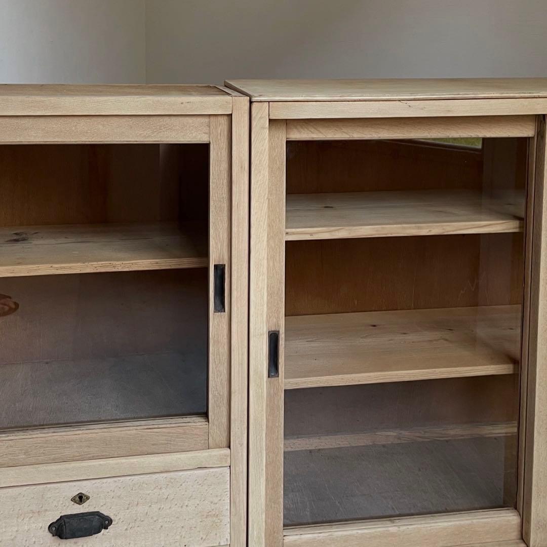 kinariさま専用　古い二段重ねのガラス戸棚　水屋箪笥　レトロ　食器棚