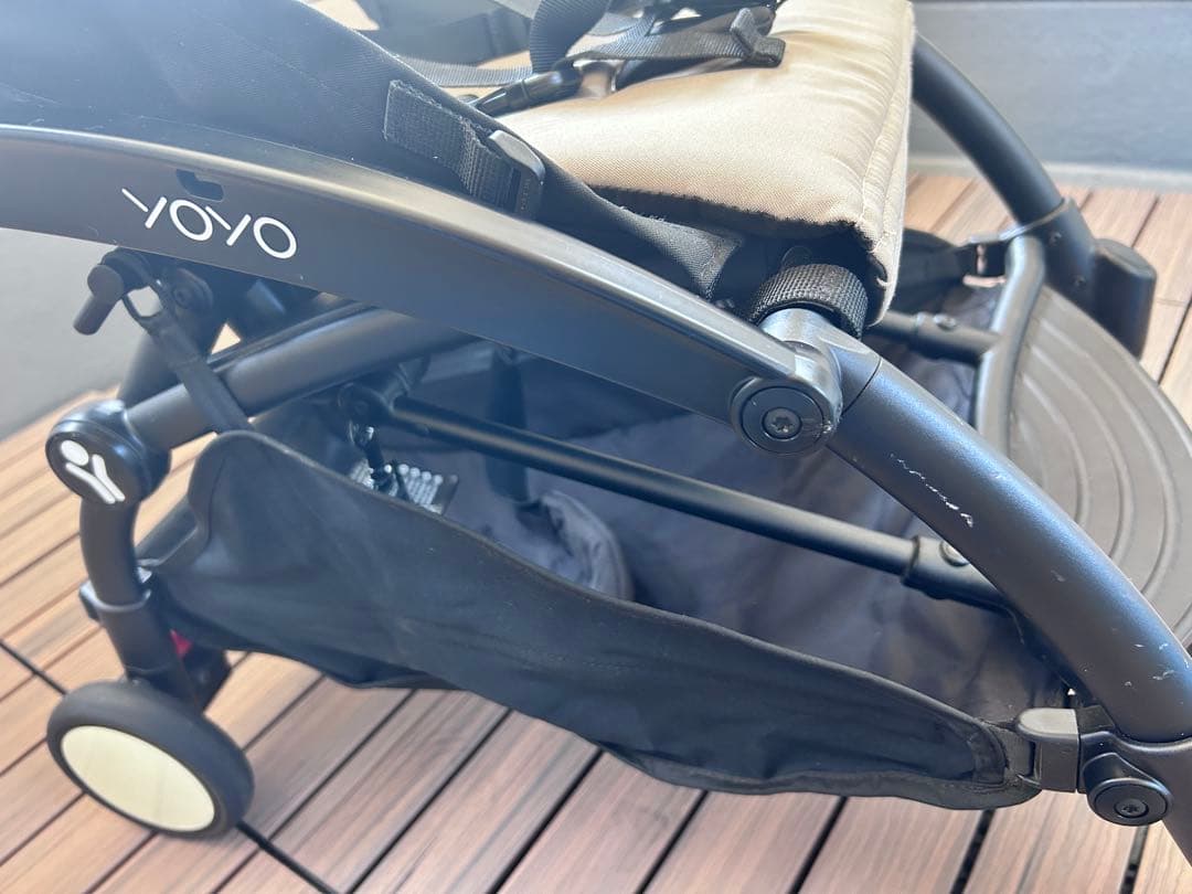 BABY ZEN YOYOベビーカー ベージュ（トープ）×黒フレーム