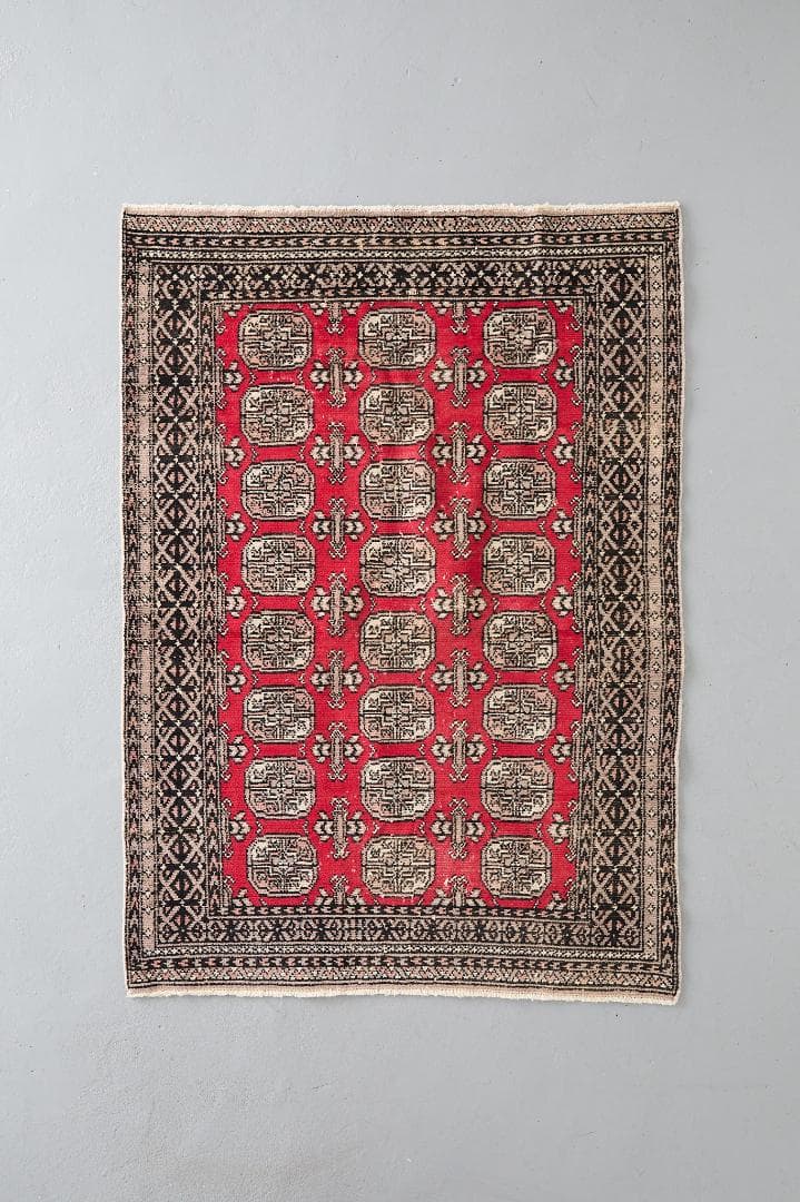 ヴィンテージラグ　トライバルラグ　パキスタン産（174×122cm）赤　ベージュ