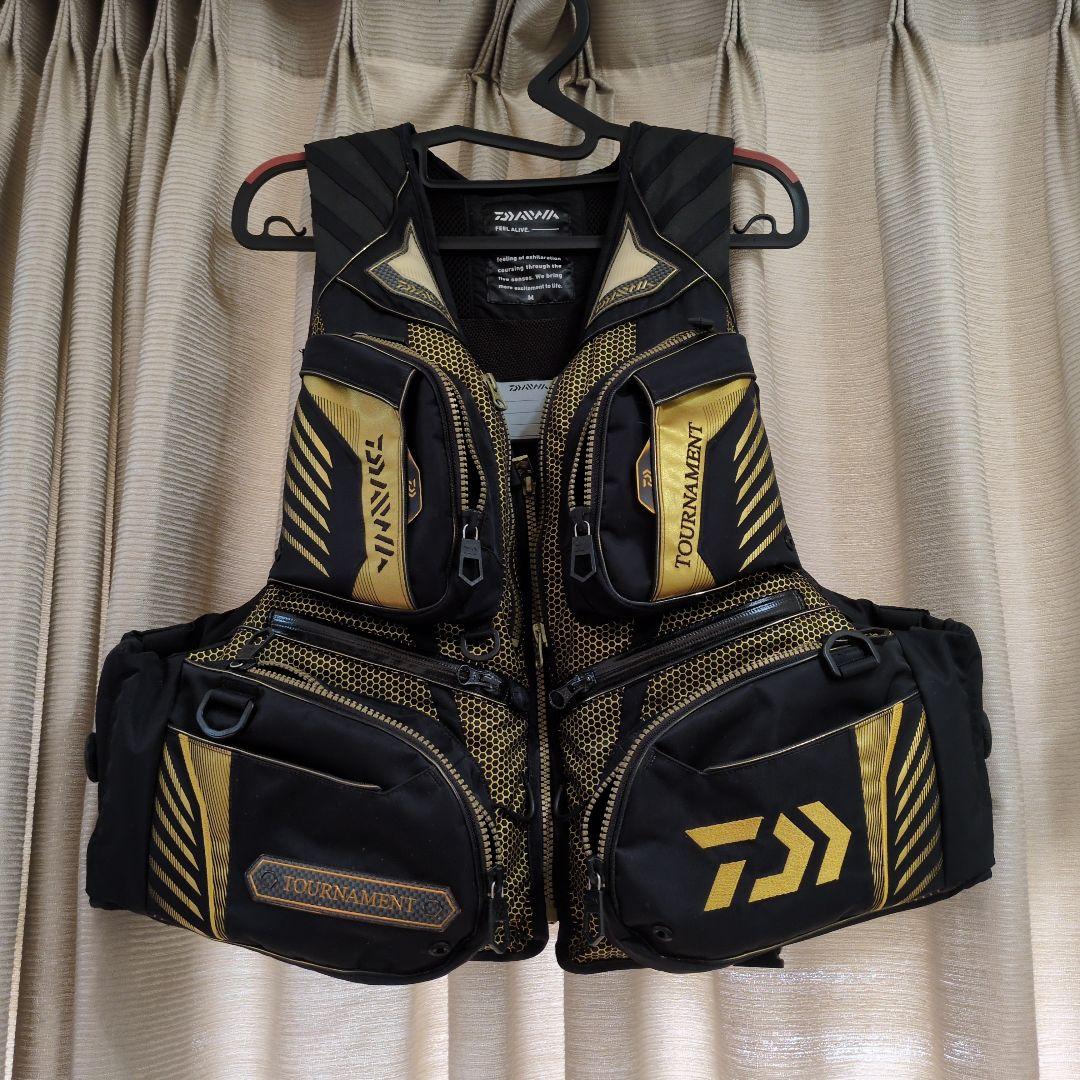 ア*ヤ様 Daiwa Tournament ライフジャケットM 黒/金ダイワ　ト