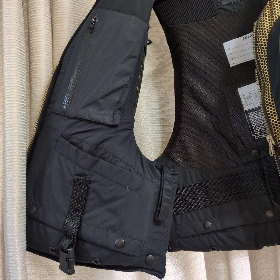 ア*ヤ様 Daiwa Tournament ライフジャケットM 黒/金ダイワ　ト