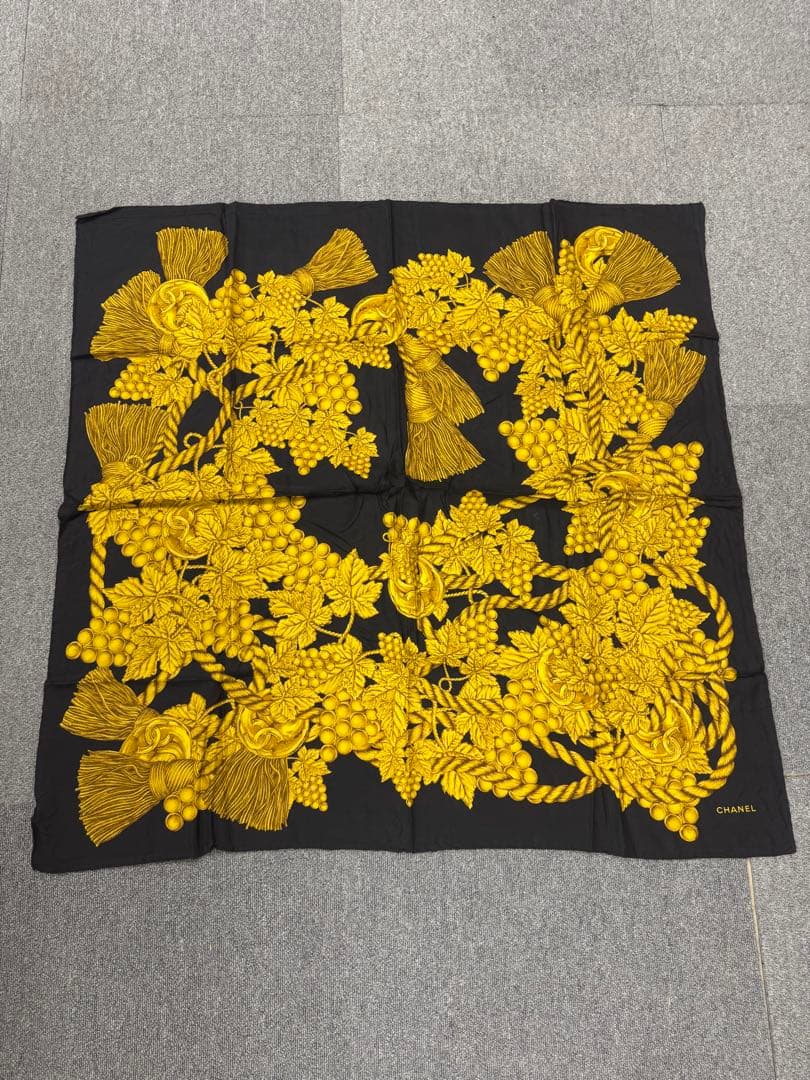 シャネル CHANEL スカーフ 絹 シルク ぶどう柄 タッセル ココマーク