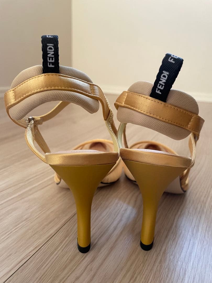 FENDI コリブリ　ミュール パンプス イエロー ストラップ ハイヒール