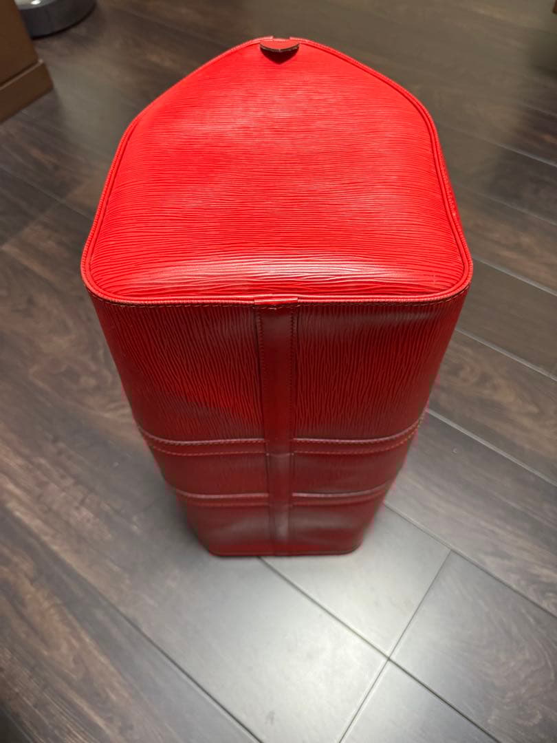 ルイヴィトン エピ レザー 赤 バッグ