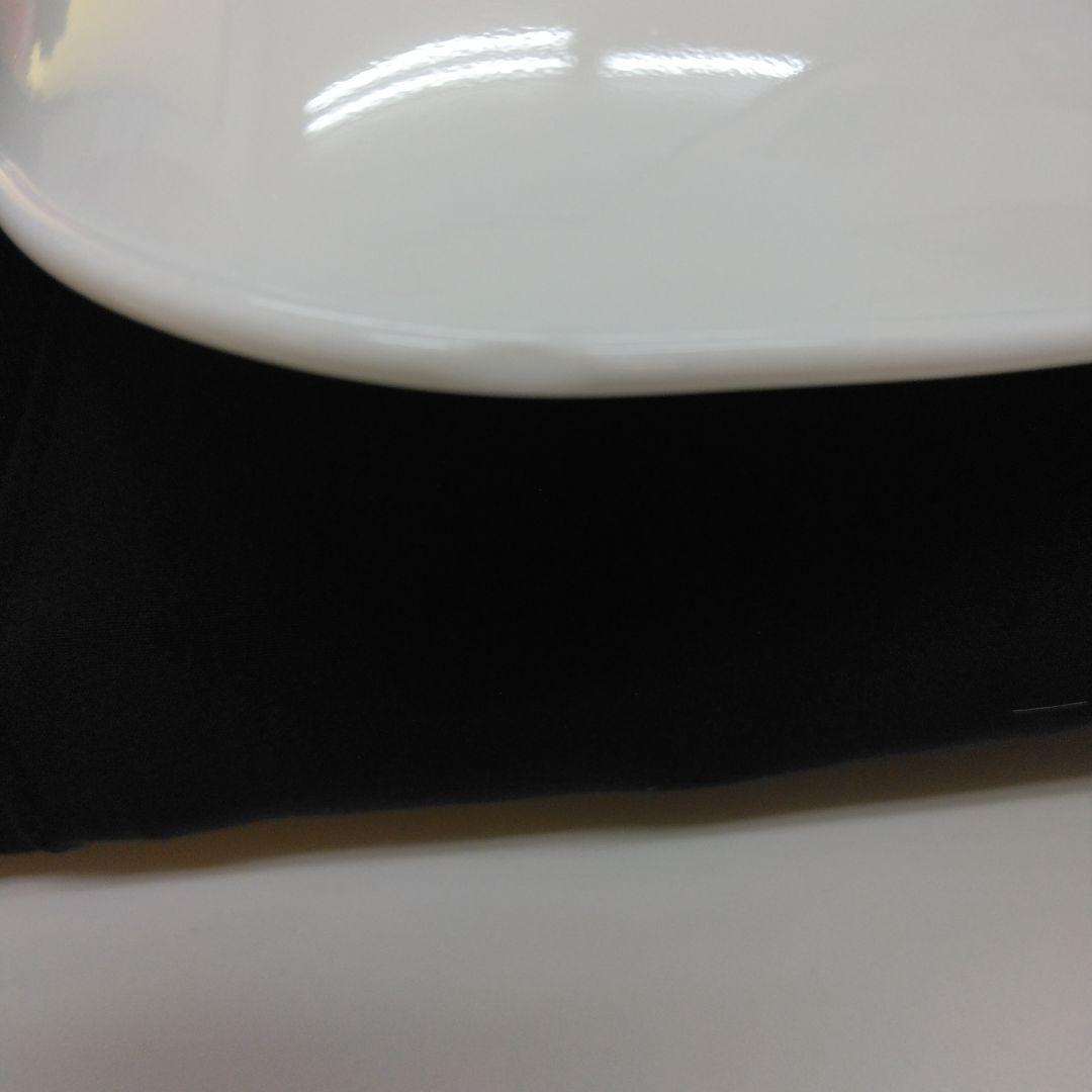 白い装飾皿 オレンジと緑のデザイン