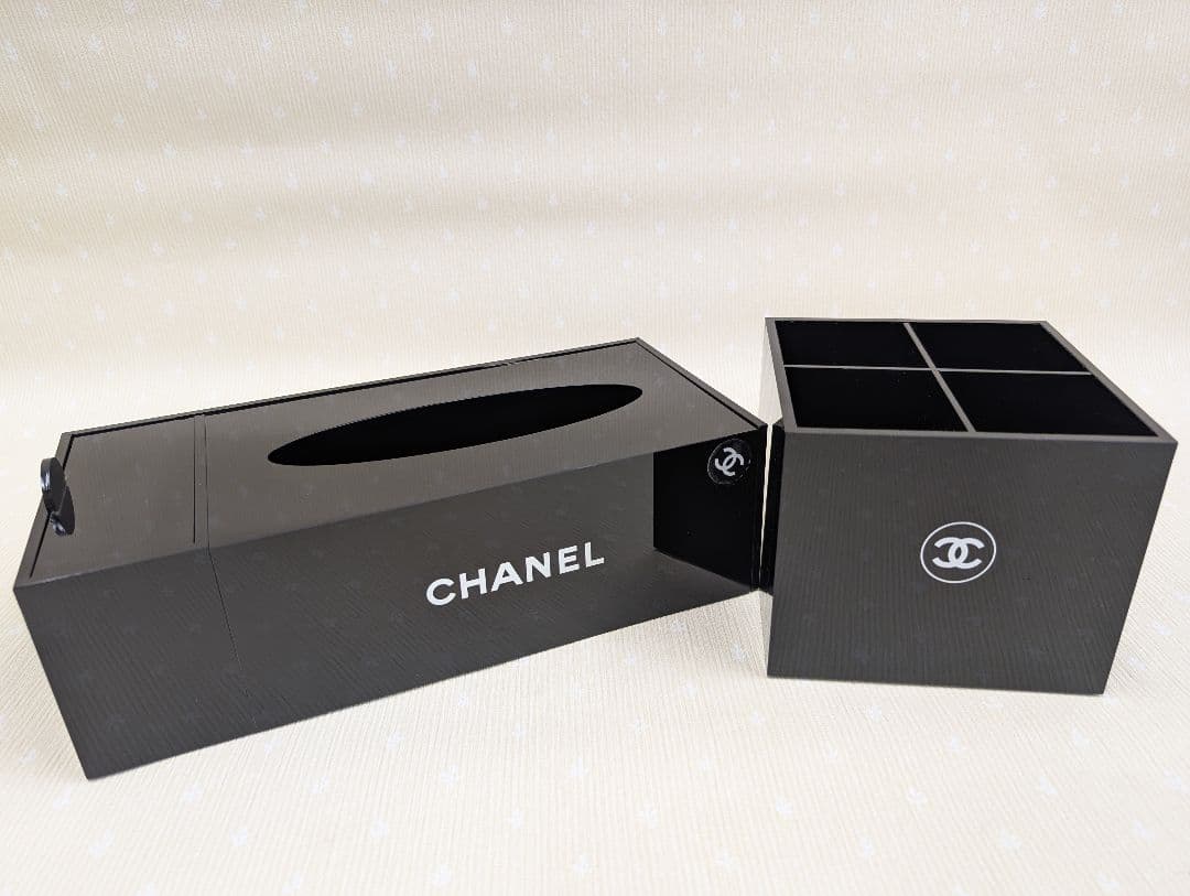 【CHANEL】 ブラックティッシュBOX小物入れとメイクブラシスタンドのセット