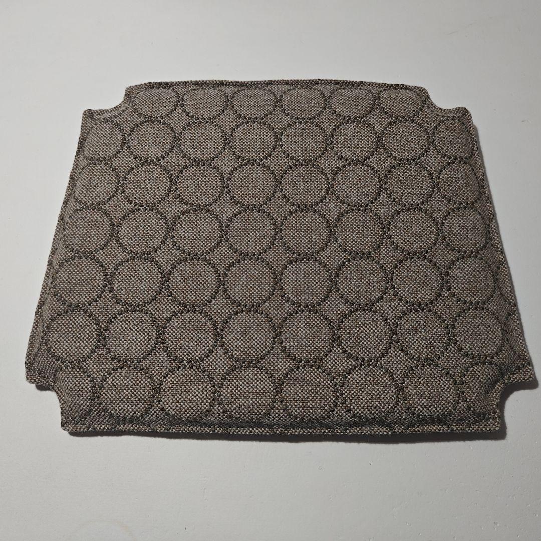 【新品】CH24 Yチェア専用シートクッション　クヴァドラ/タンバリン生地