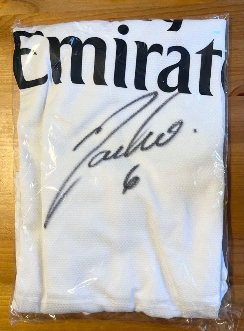 ナチョフェルナンデス選手直筆サイン入り　レアルマドリードユニフォーム