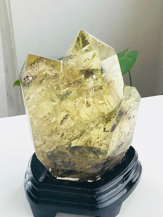 シトリンの大きな塊(虹入り)