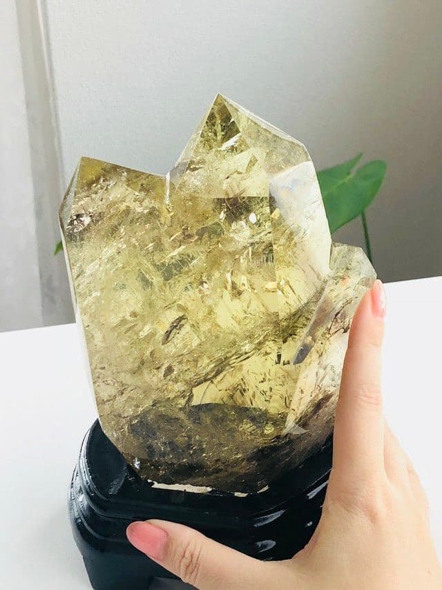 シトリンの大きな塊(虹入り)