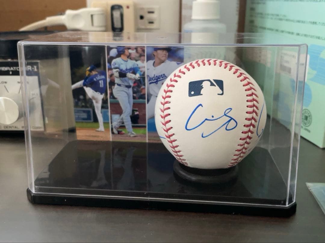 大谷翔平、山本由伸、佐々木朗希　直筆トリプルサインボール　ケース付