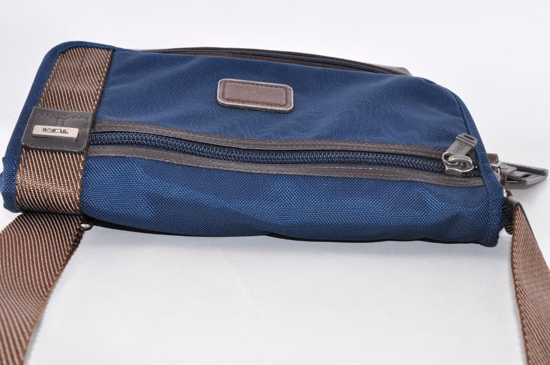 美品 TUMI トゥミ アルファブラボー メッセンジャーバッグ ショルダー　２