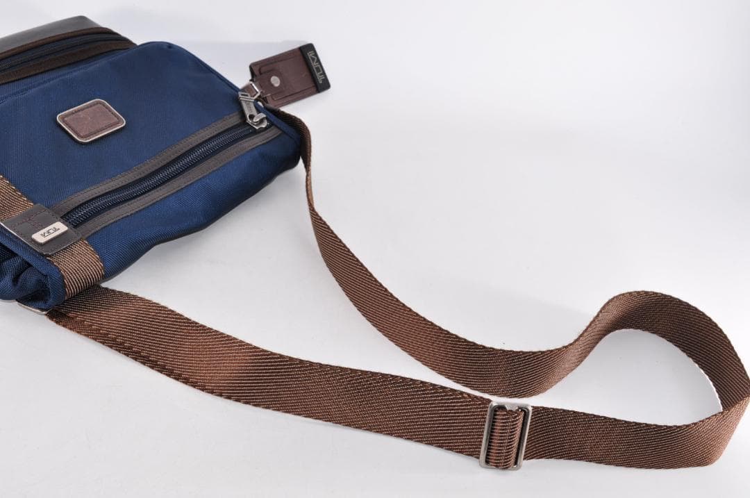 美品 TUMI トゥミ アルファブラボー メッセンジャーバッグ ショルダー　２