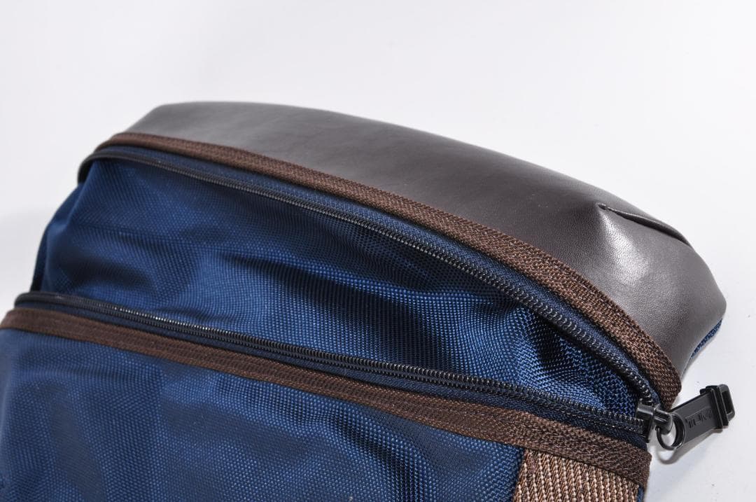 美品 TUMI トゥミ アルファブラボー メッセンジャーバッグ ショルダー　２