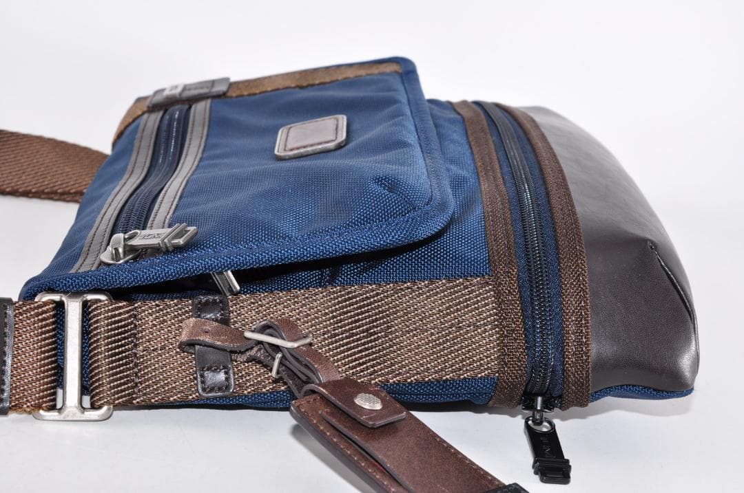美品 TUMI トゥミ アルファブラボー メッセンジャーバッグ ショルダー　２