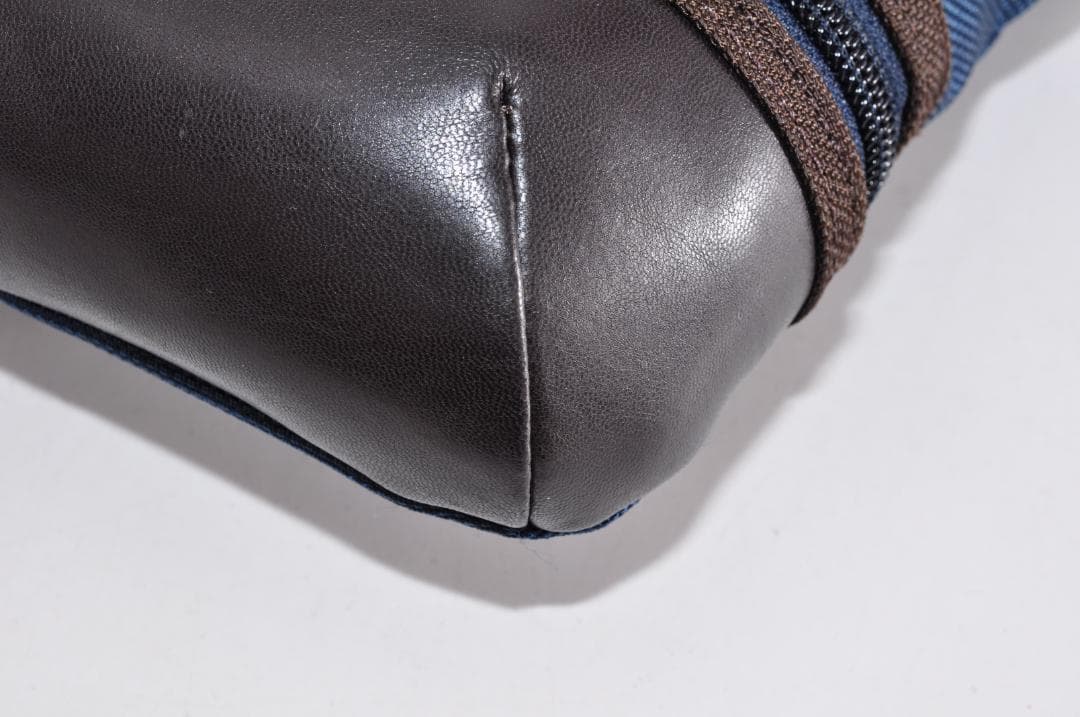 美品 TUMI トゥミ アルファブラボー メッセンジャーバッグ ショルダー　２