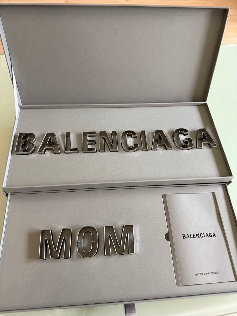 非売品　BALENCIAGA アルファベット型クッキー型セット