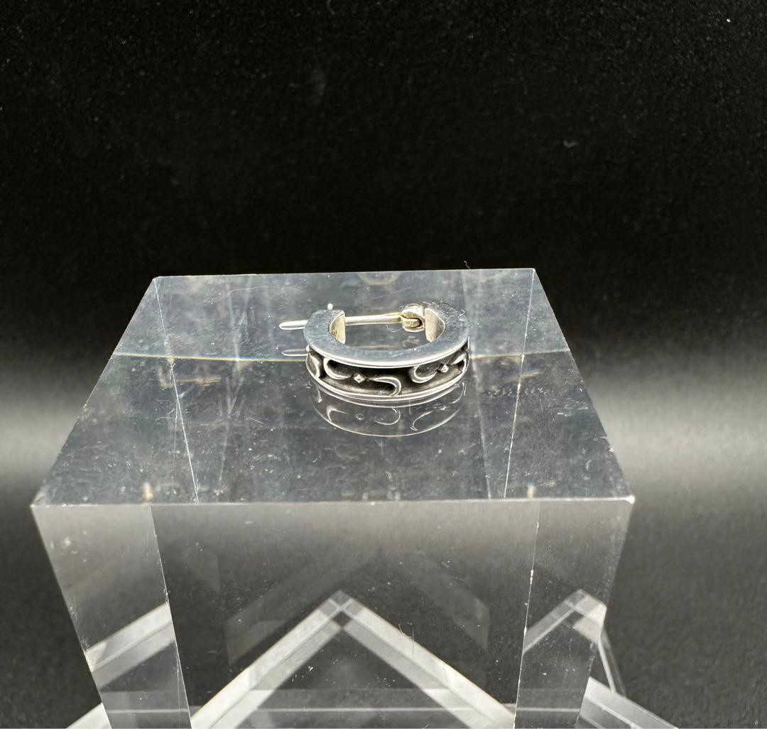 janji logo ロゴピアス　燻し加工　赤西