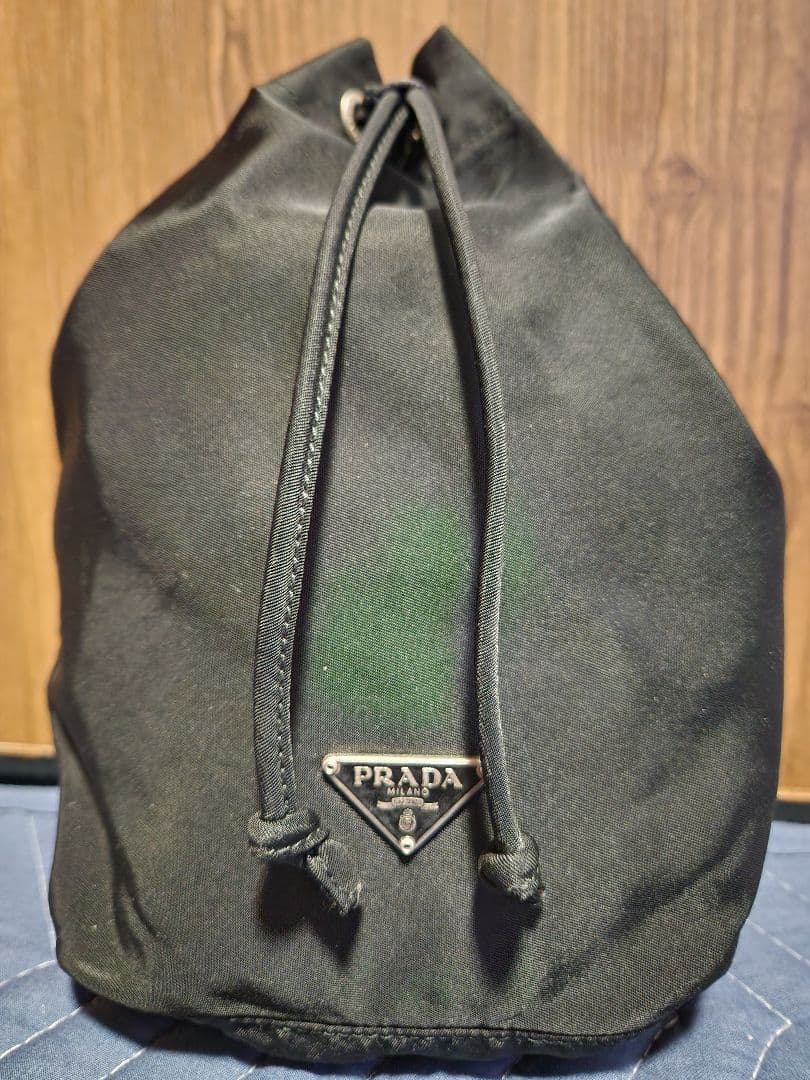 k*k様 最終値下げ PRADA ブラック ナイロン ドローストリングポーチ　巾