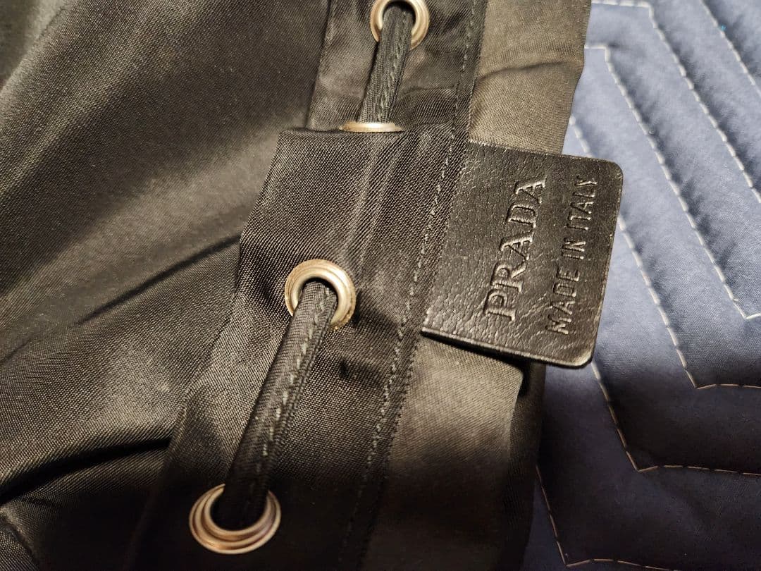 k*k様 最終値下げ PRADA ブラック ナイロン ドローストリングポーチ　巾