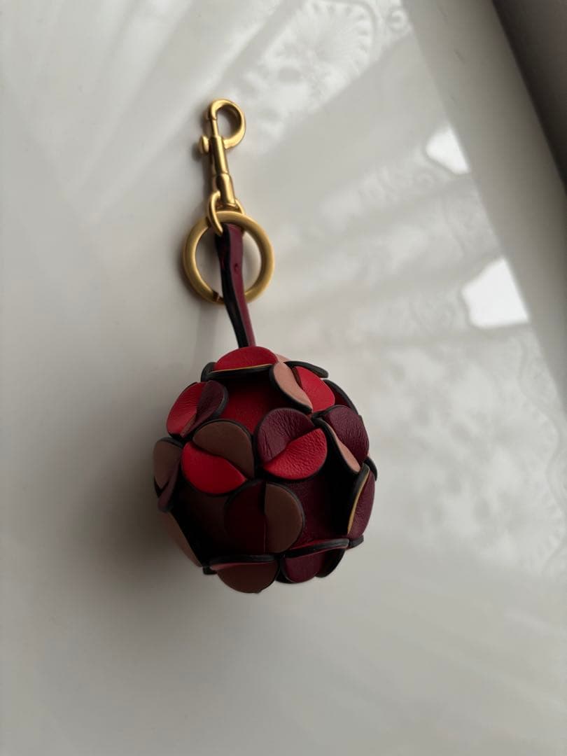 マルチカラー レザー 花びらモチーフ キーホルダー