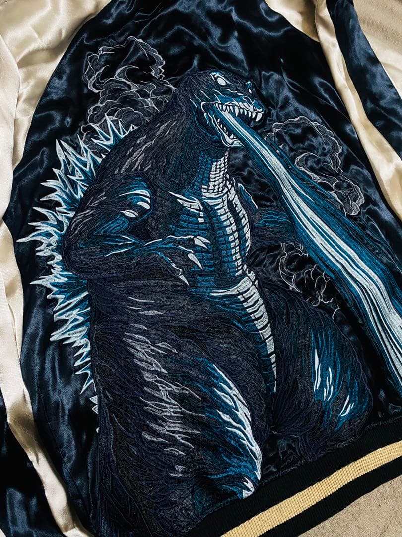未使用近い ゴジラ 日本限定 スカジャン ２面用 unisex レーヨン 美品