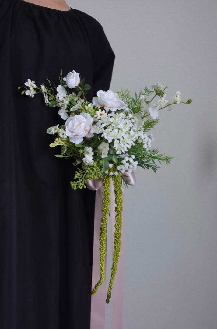 上品でナチュラルな小花たちのブーケ　ウェディングブーケ　韓国風ブーケ　前撮り