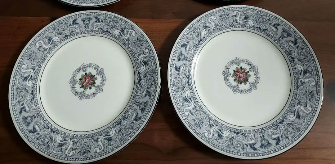 ウェッジウッド　フロレンティーン　インディゴホワイト　20.5cm　2枚
