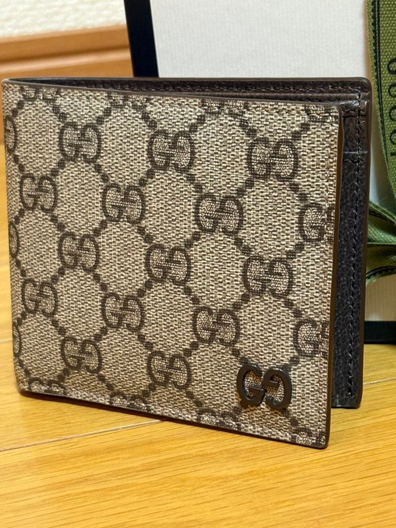 【新品】GUCCI GG 758244二つ折り財布　ギフト包装可能