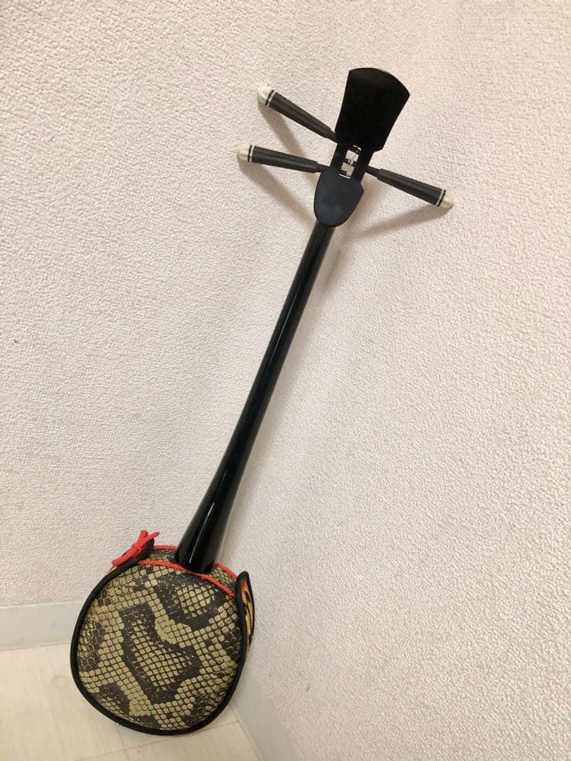 k*k様 小ぶりの三線　全長70cm 珍品？　沖縄楽器