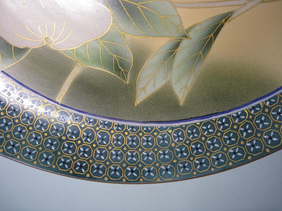 九谷焼　澤田富雄（号 穂光）昭和天皇御生誕百年記念 小紋花みづきの図