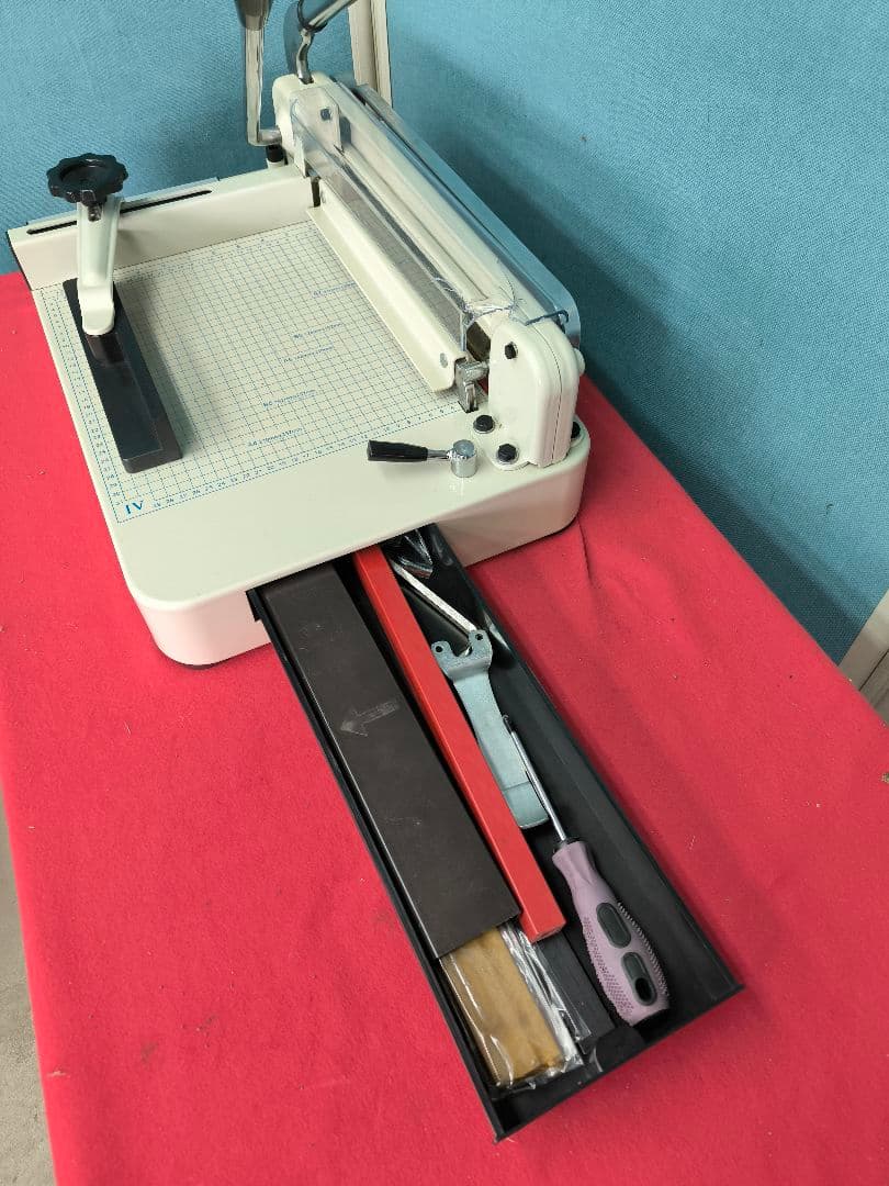 業務用　プロ用　　強力 改良型裁断機　ペーパーカッター A4 重型 　868A4