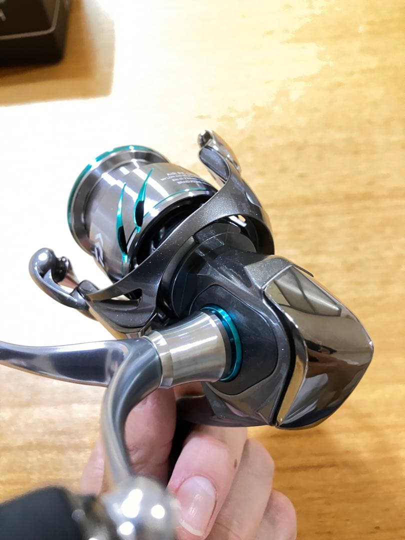 ダイワ 25 エメラルダス AIR PC LT 2500-DH