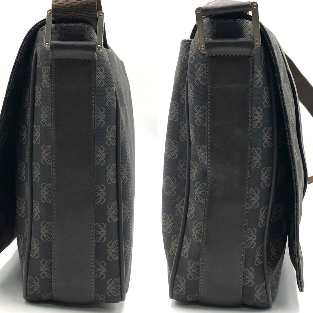 極美品 ロエベ アナグラム メッセンジャーバッグ A4 PVC レザー 焦茶