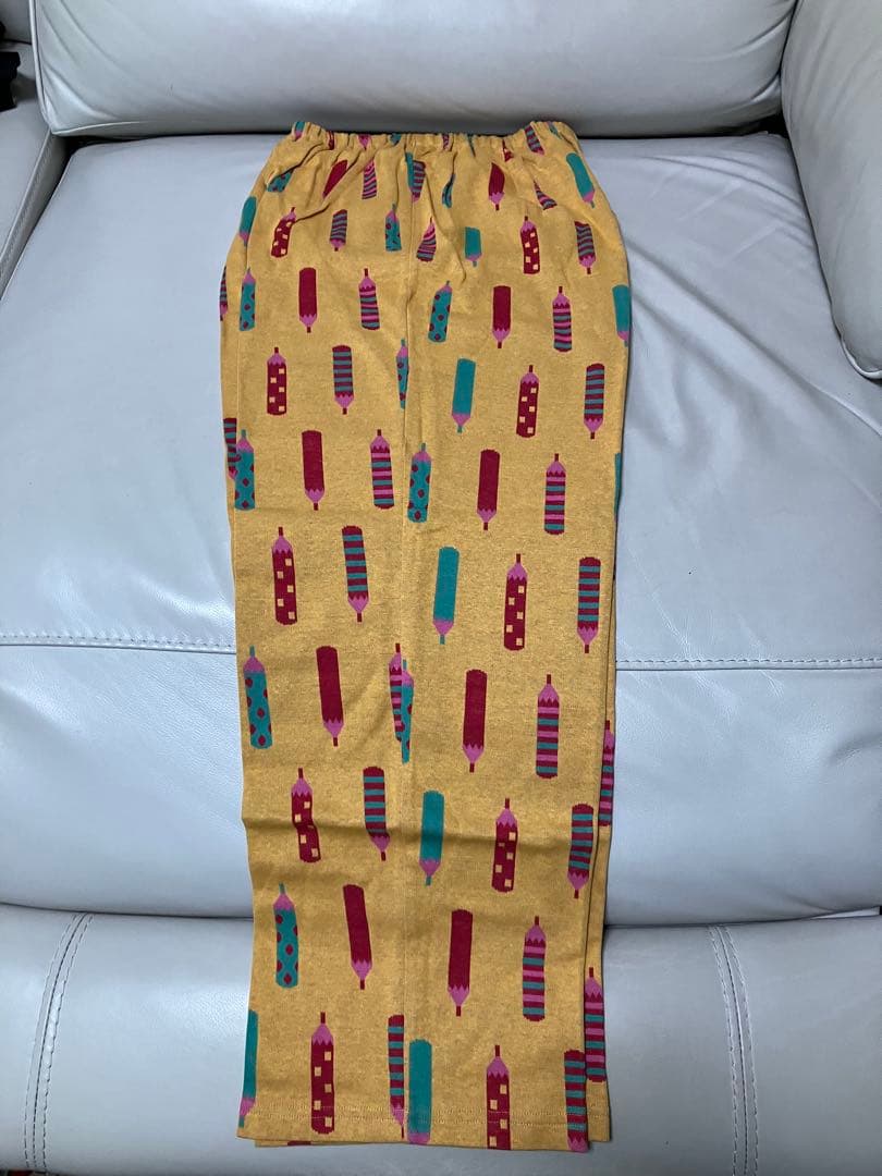 クレヨン柄イエローパジャマセット