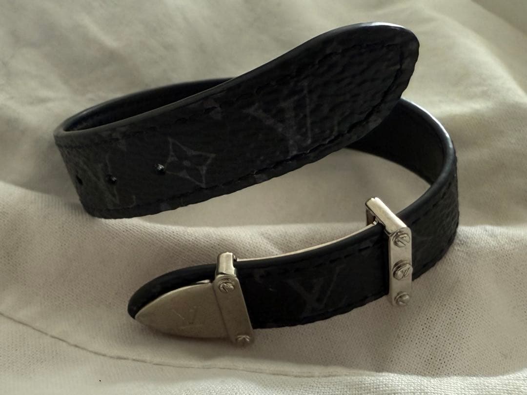 【美品】Louis Vuitton ブラックレザーバングル