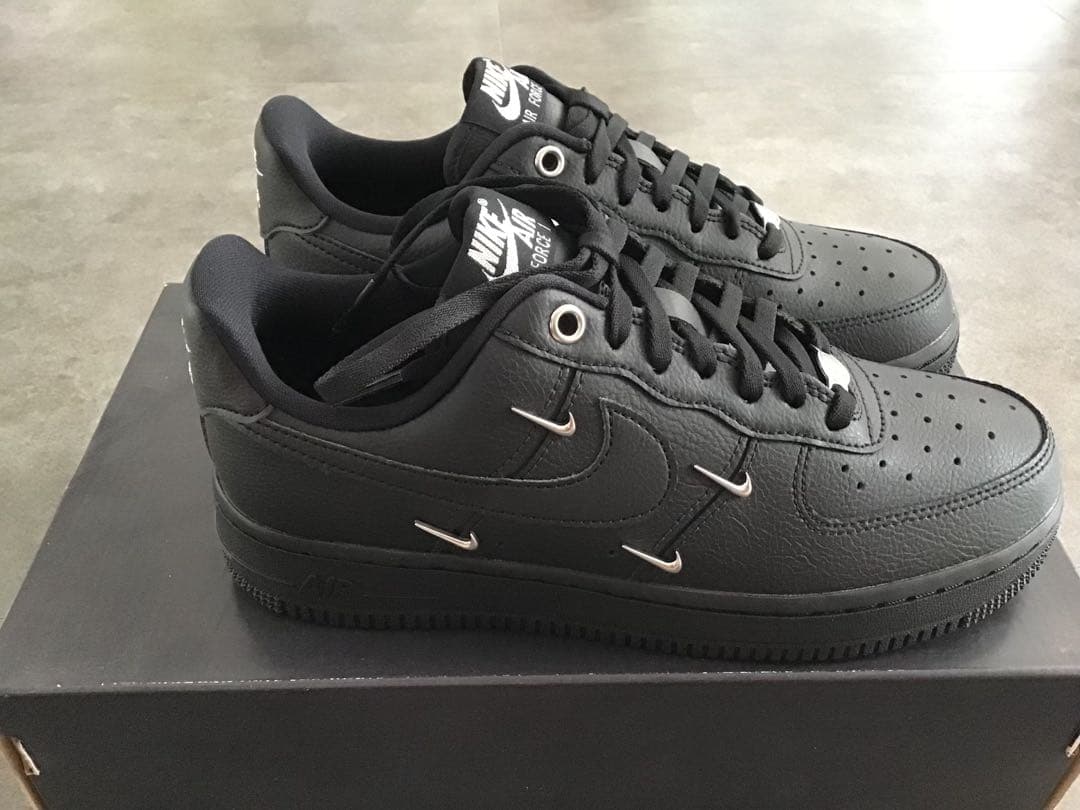 靴 Nike Air Force 1 Black l swoosh 24cm