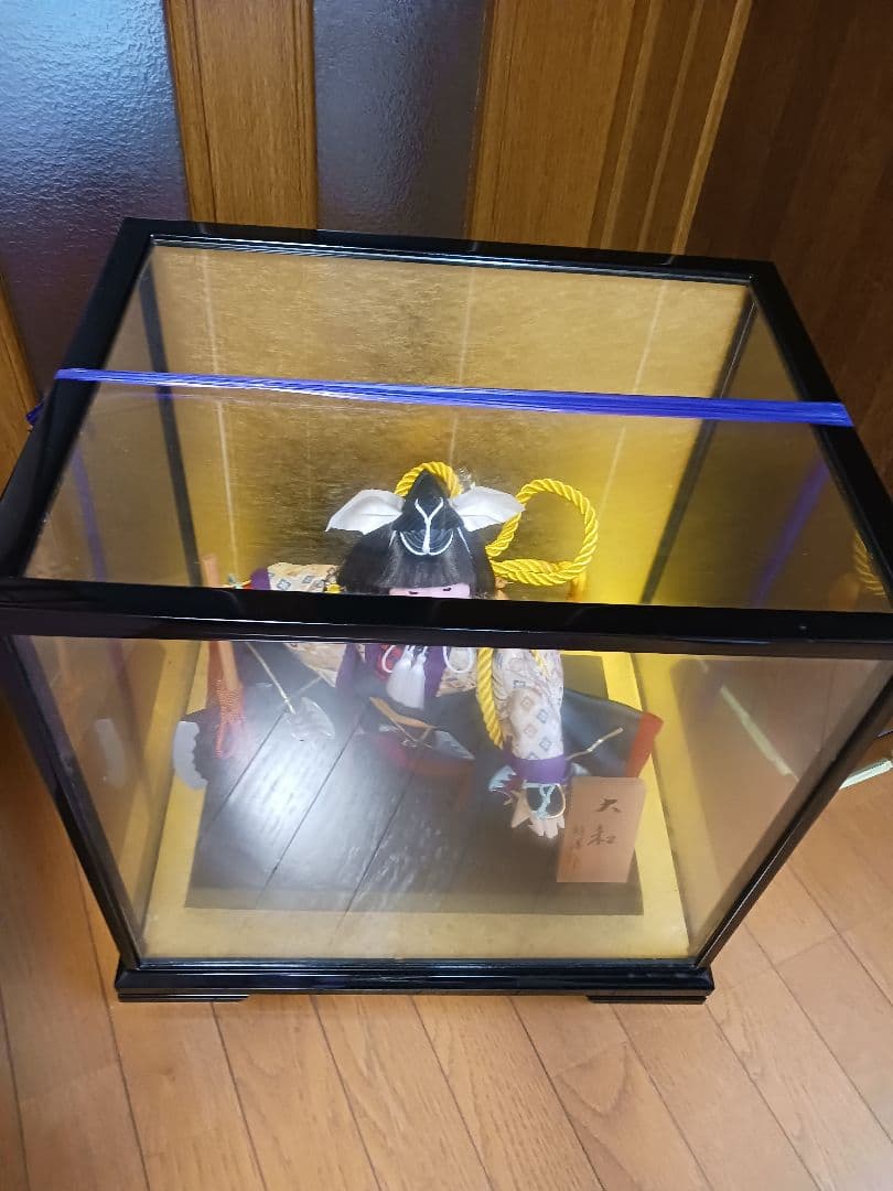 昭和好洋作 絹100%手縫い 本頭 市松人形仕様 豪華金襴着物 専用ガラスケース