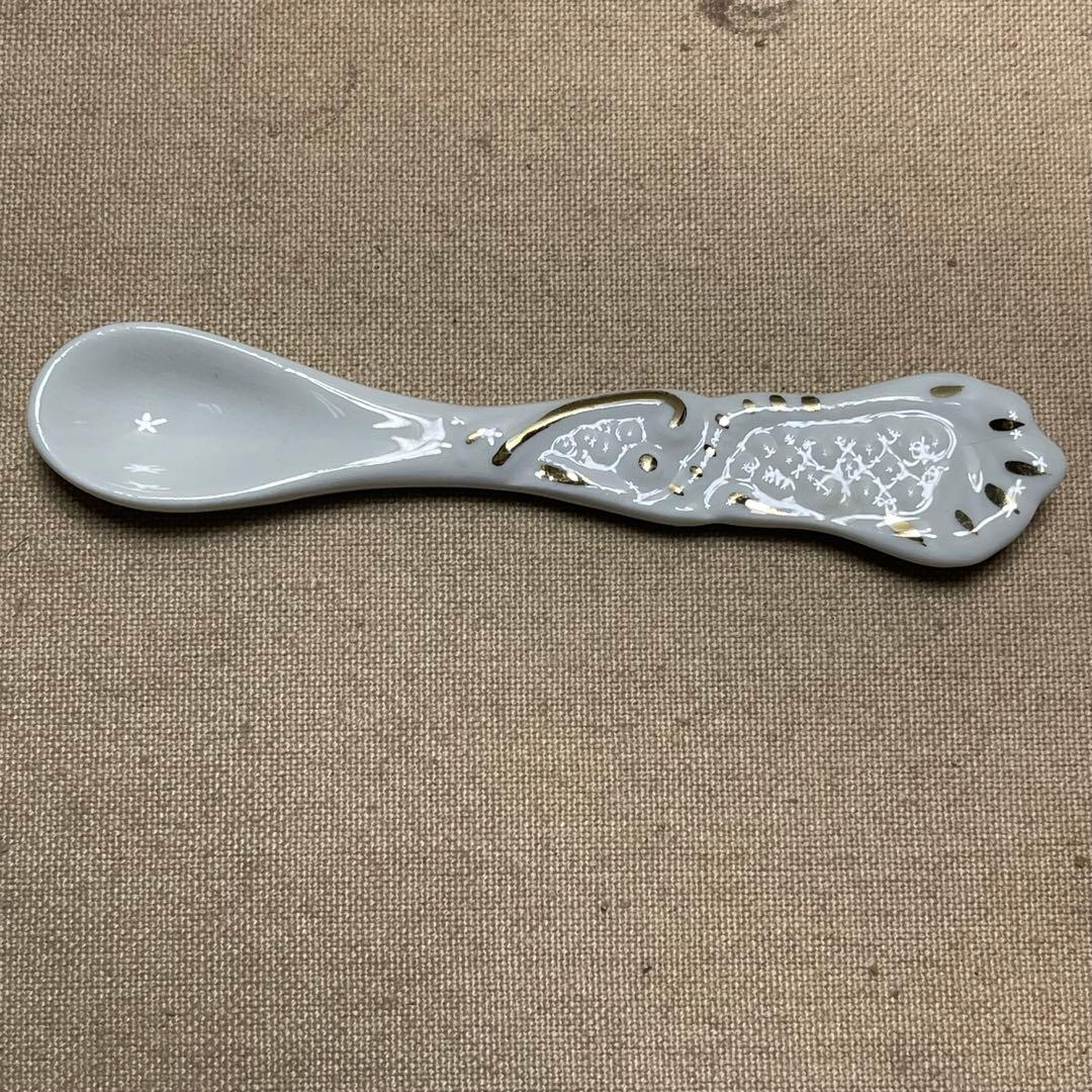 MR-132A N Victoria カポディモンテ　陶器製 透かし彫り 花装飾