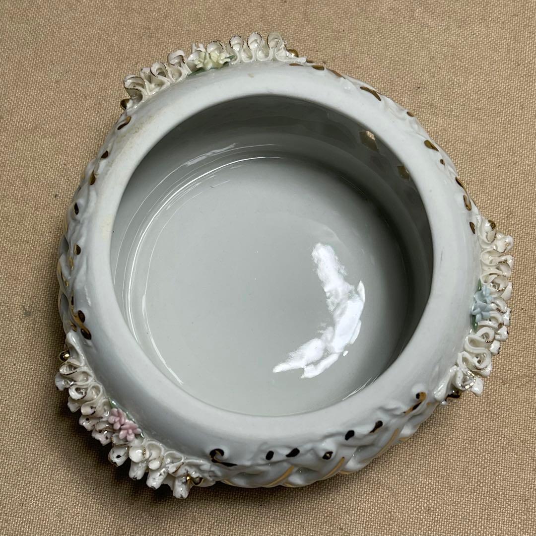 MR-132A N Victoria カポディモンテ　陶器製 透かし彫り 花装飾