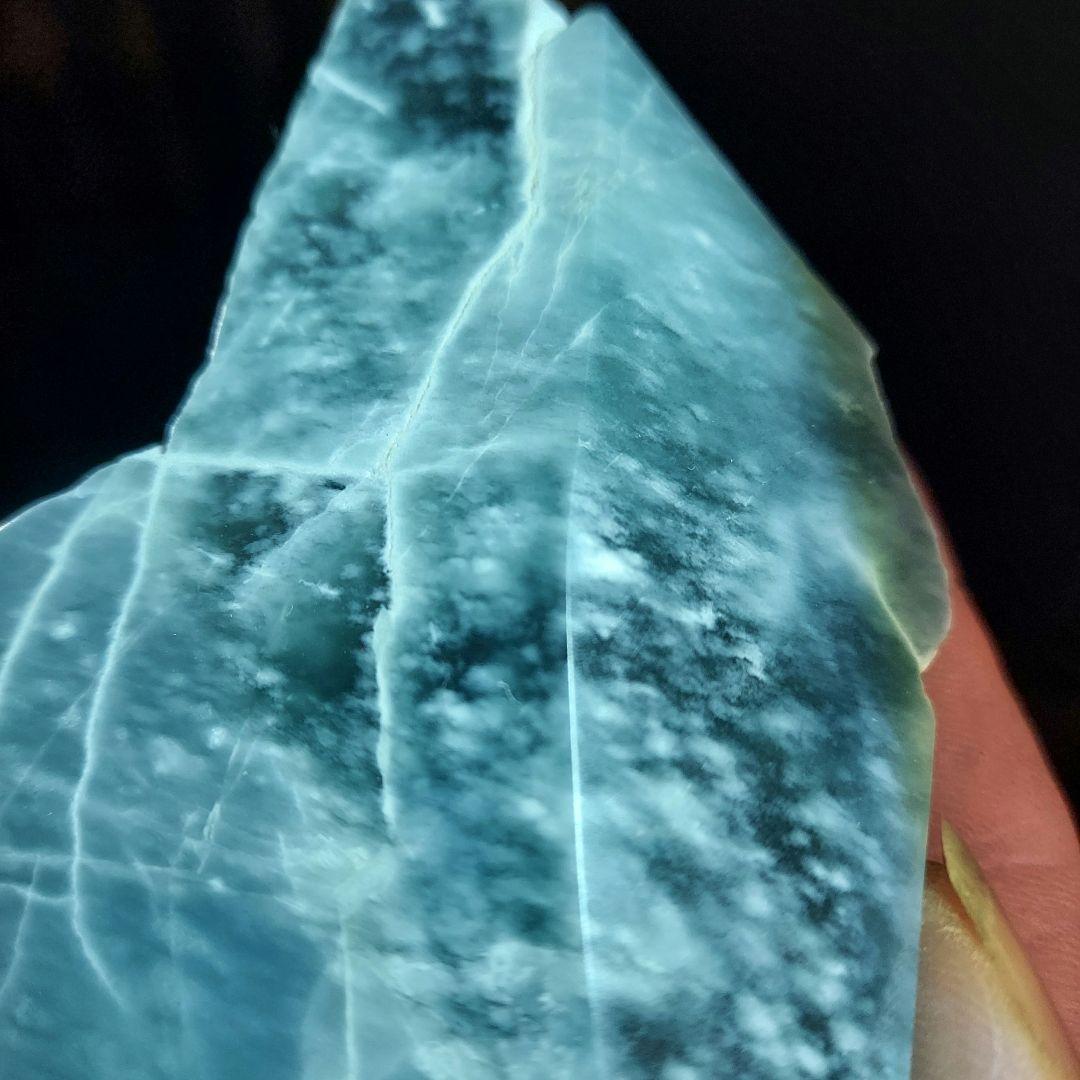 希少！産出量の少ない ブルーグリーンが綺麗なグアテマラ翡翠 原石多面磨き521