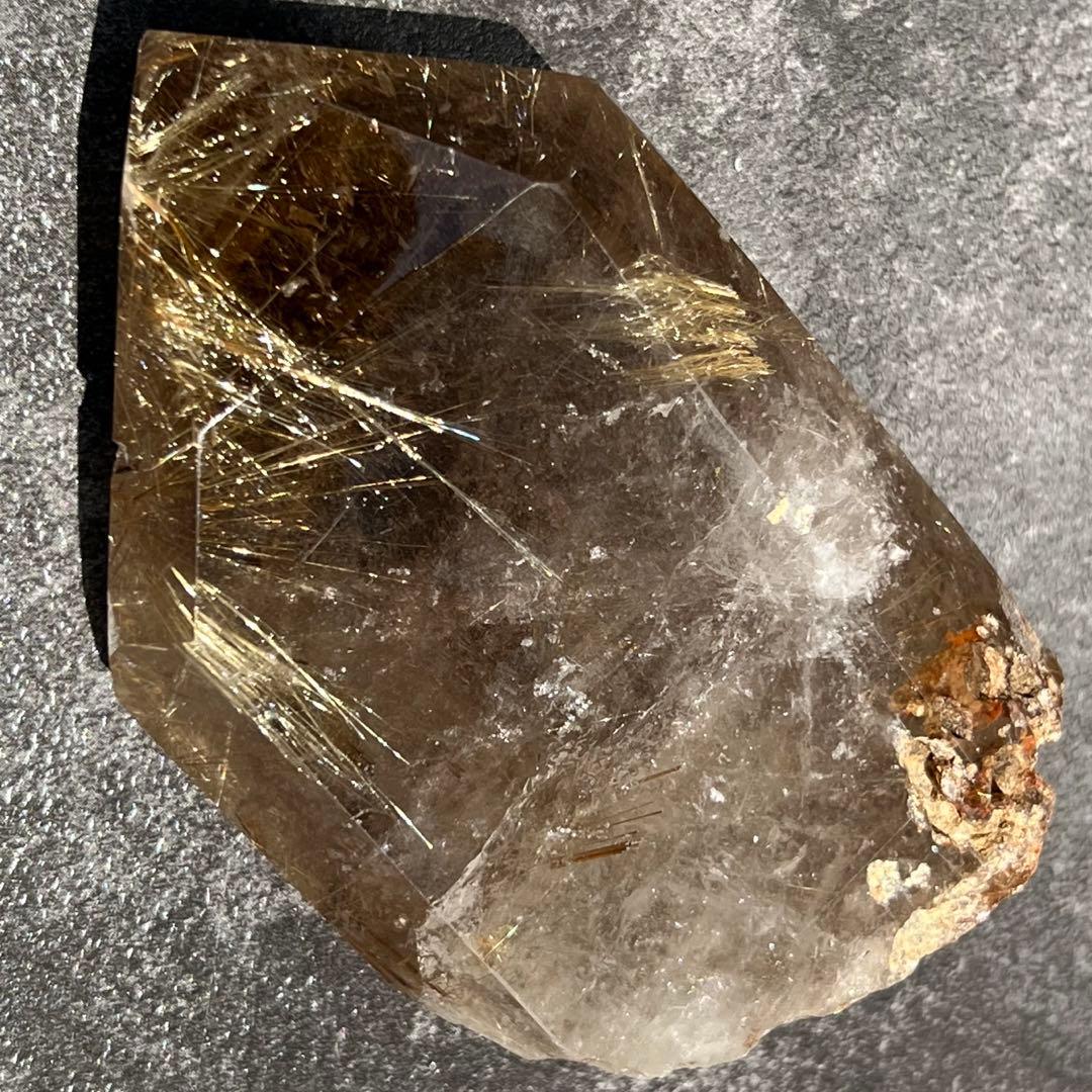 ☆輝宝☆激凄美宝‼️極上特級品☆虹入り 太陽放射 ゴールドタイチンルチル 六角柱