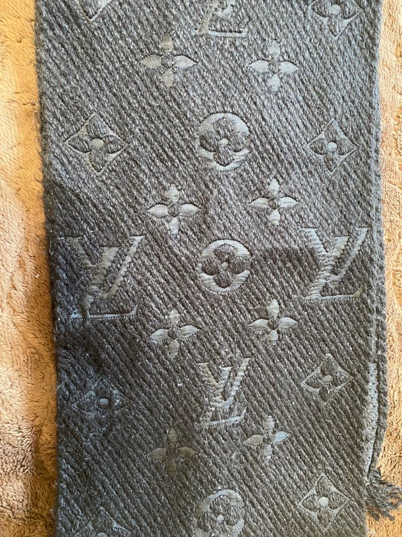 LOUIS VUITTON エシャルプロゴマニア