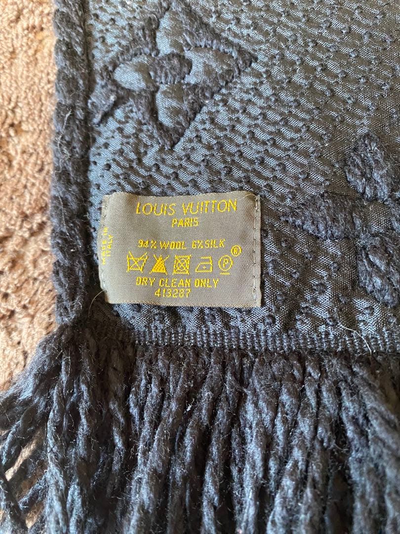 LOUIS VUITTON エシャルプロゴマニア