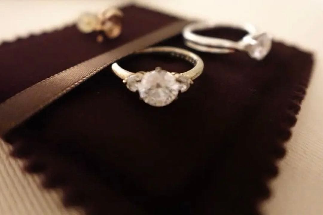 【大幅値下げ】ダイヤ付きリング2個／ピアス片耳