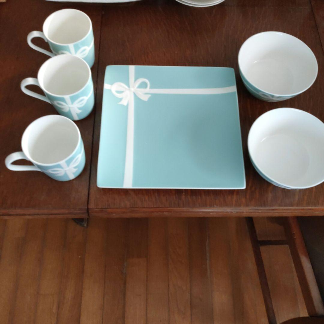 マナ　　ティファニー　Tプレート　ボール　マグカップ・セットで