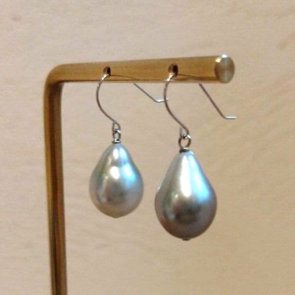 南洋パール　ティアドロップ　フックピアス　K18WG　ライトグレー