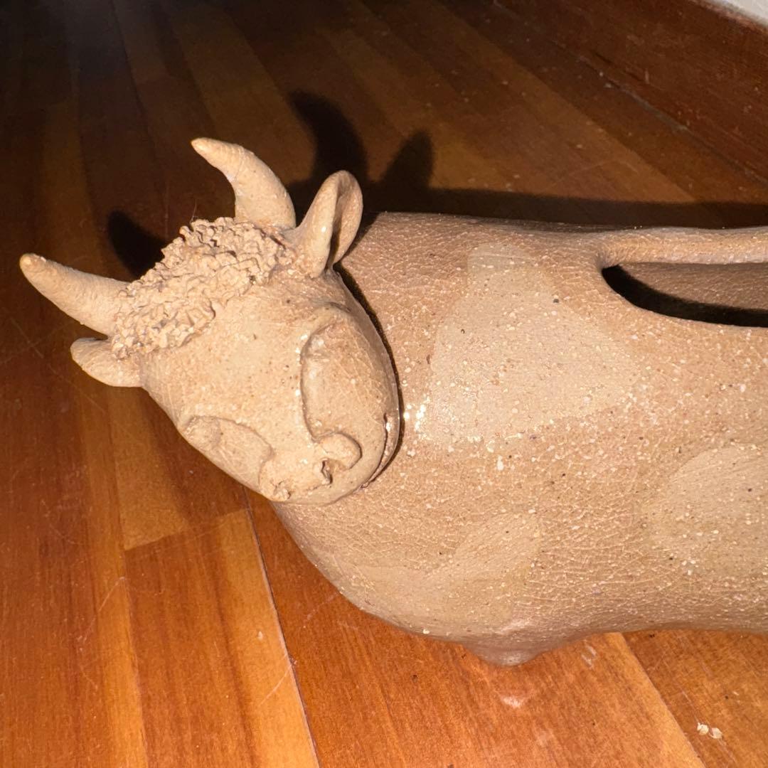 。牛陶器　置き物C1